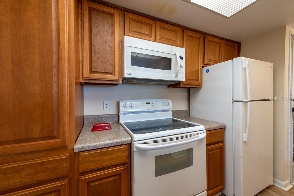 Active With Contract: $85,000 (1 beds, 1 baths, 565 Square Feet)