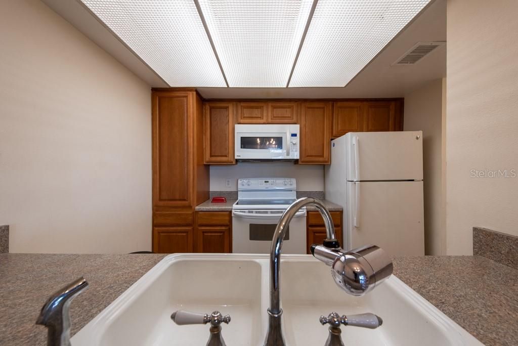 Active With Contract: $85,000 (1 beds, 1 baths, 565 Square Feet)