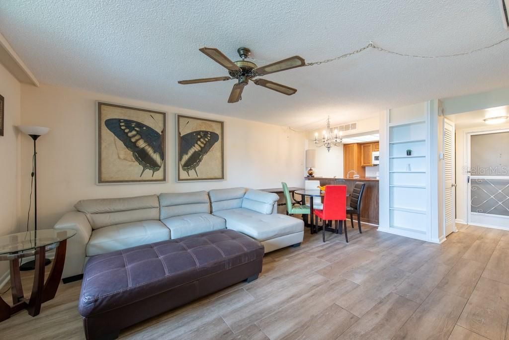 Active With Contract: $85,000 (1 beds, 1 baths, 565 Square Feet)