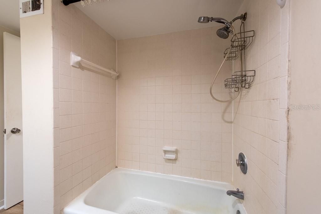 Active With Contract: $85,000 (1 beds, 1 baths, 565 Square Feet)