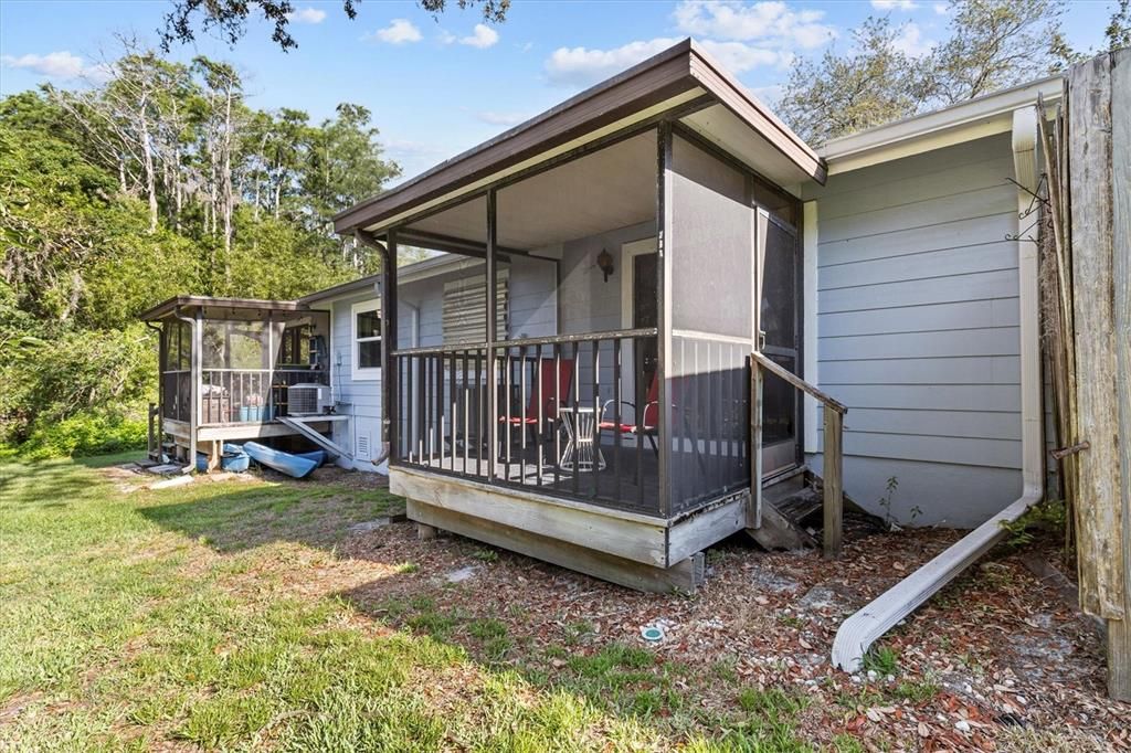 For Sale: $180,000 (2 beds, 1 baths, 905 Square Feet)