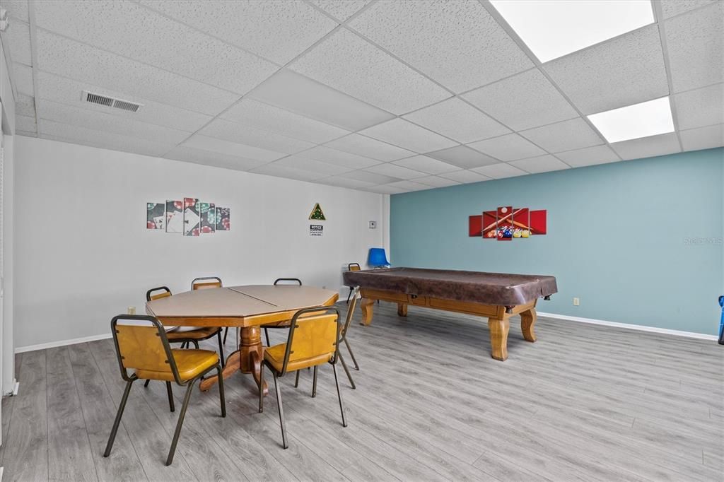 For Sale: $180,000 (2 beds, 1 baths, 905 Square Feet)