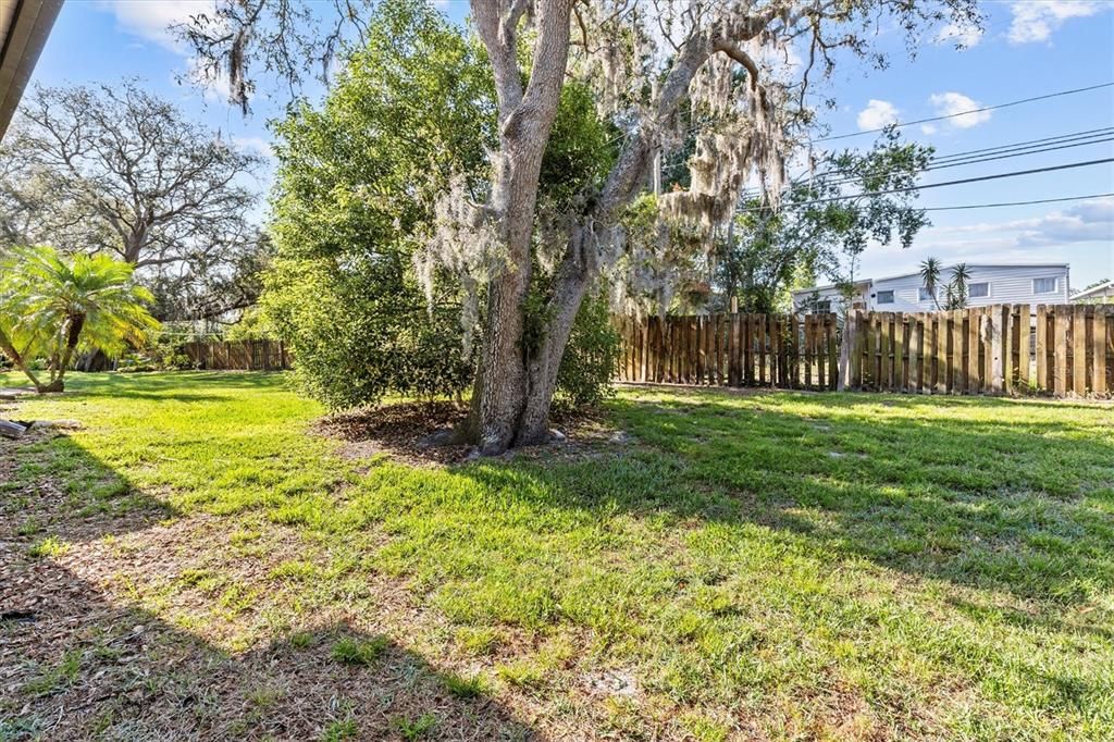 For Sale: $180,000 (2 beds, 1 baths, 905 Square Feet)