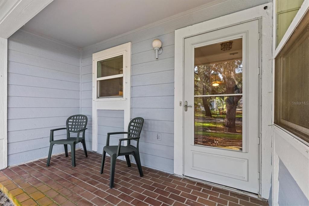 For Sale: $180,000 (2 beds, 1 baths, 905 Square Feet)