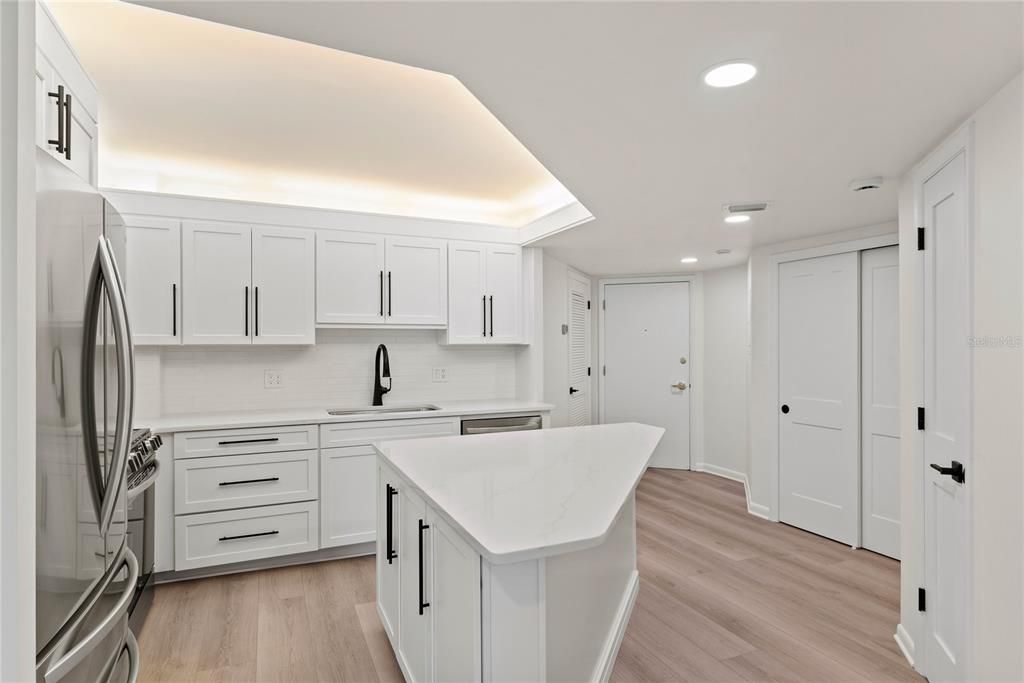 For Sale: $341,500 (2 beds, 2 baths, 1189 Square Feet)