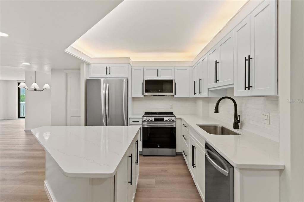 For Sale: $341,500 (2 beds, 2 baths, 1189 Square Feet)