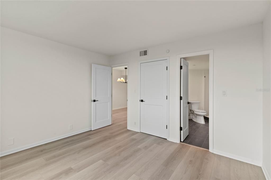 For Sale: $341,500 (2 beds, 2 baths, 1189 Square Feet)