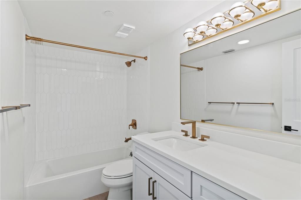 For Sale: $341,500 (2 beds, 2 baths, 1189 Square Feet)