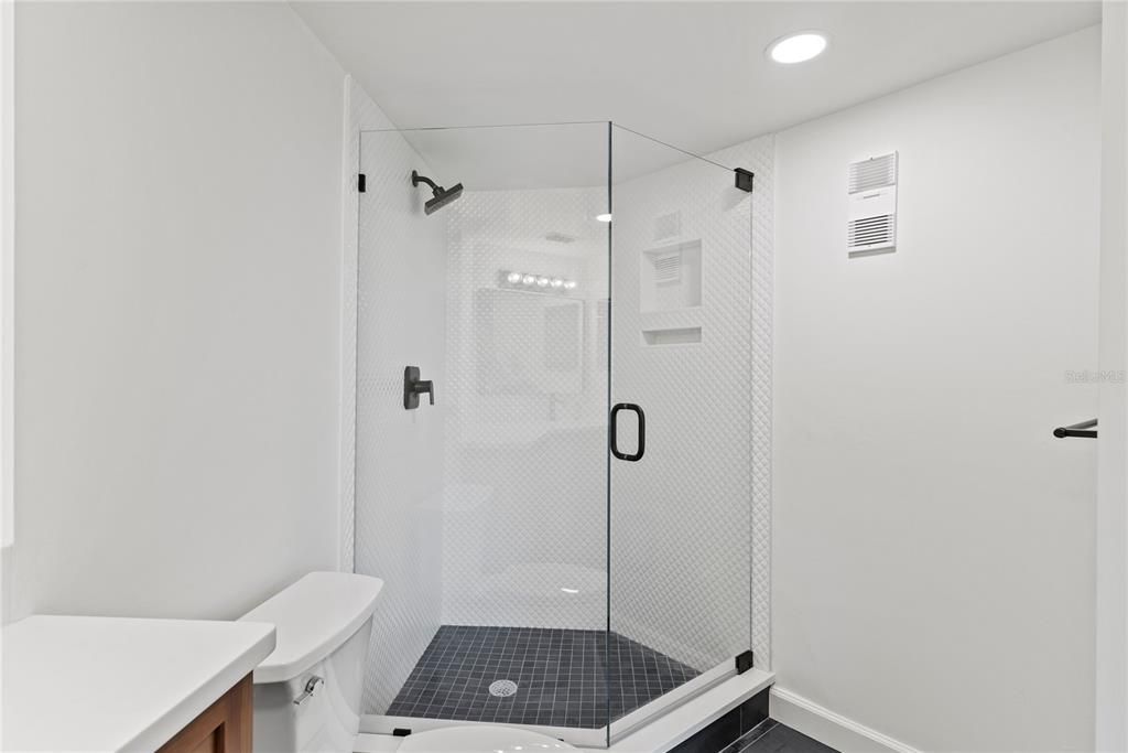 For Sale: $341,500 (2 beds, 2 baths, 1189 Square Feet)