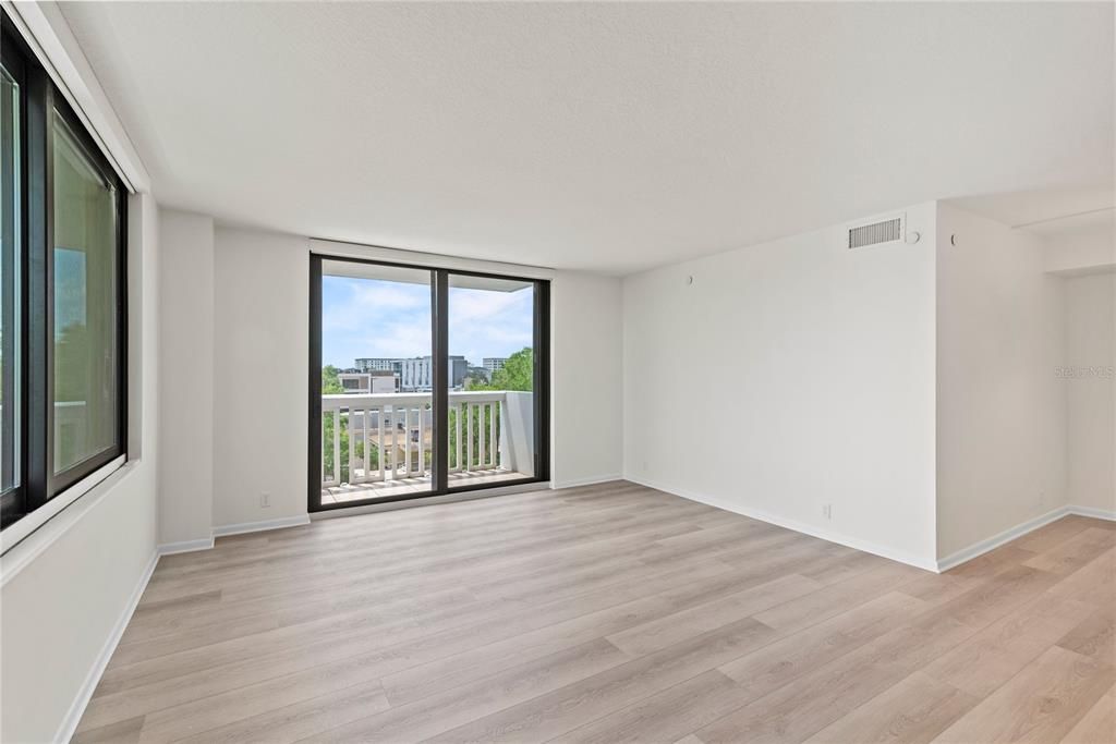 For Sale: $341,500 (2 beds, 2 baths, 1189 Square Feet)
