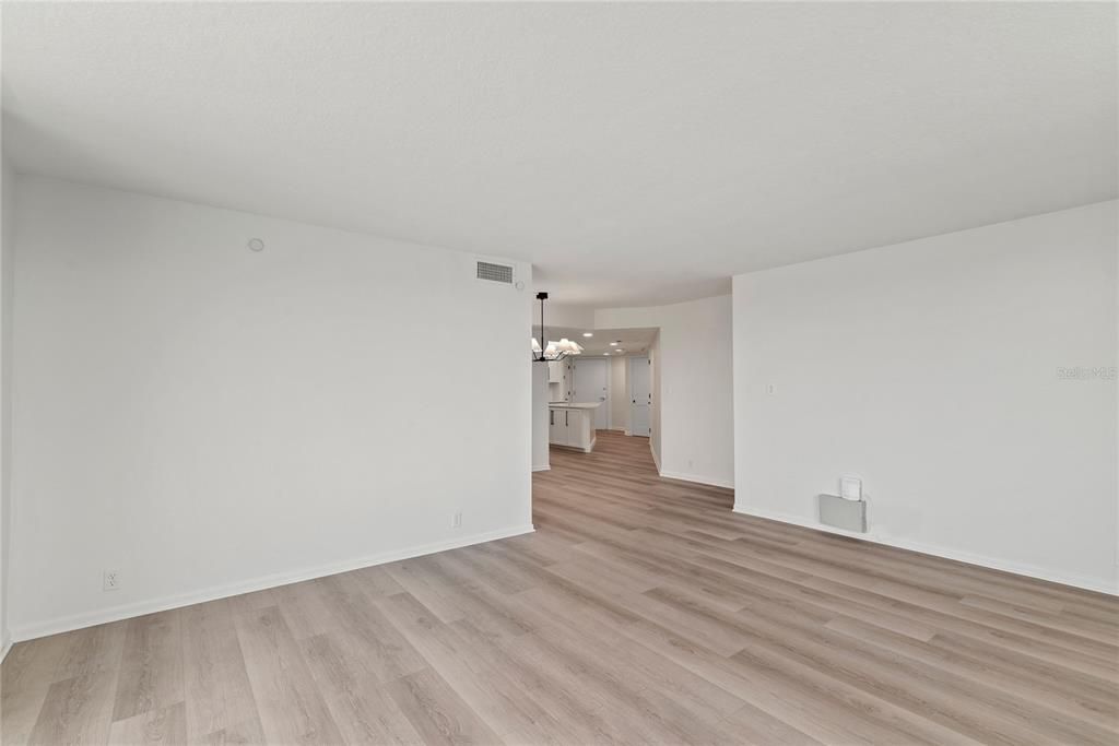 For Sale: $341,500 (2 beds, 2 baths, 1189 Square Feet)