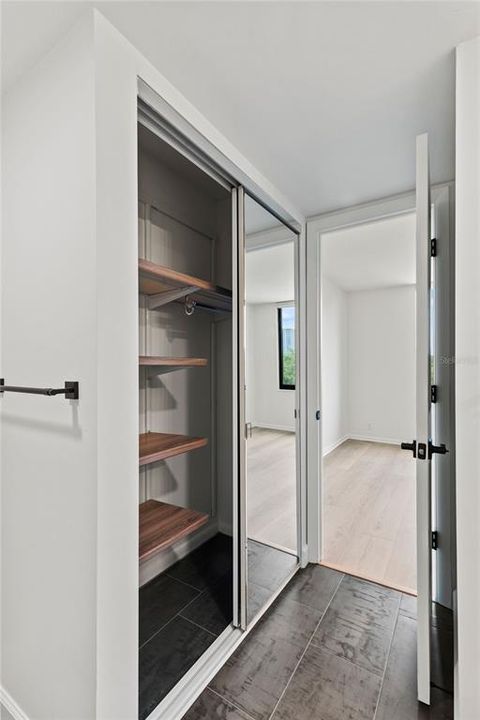 For Sale: $341,500 (2 beds, 2 baths, 1189 Square Feet)