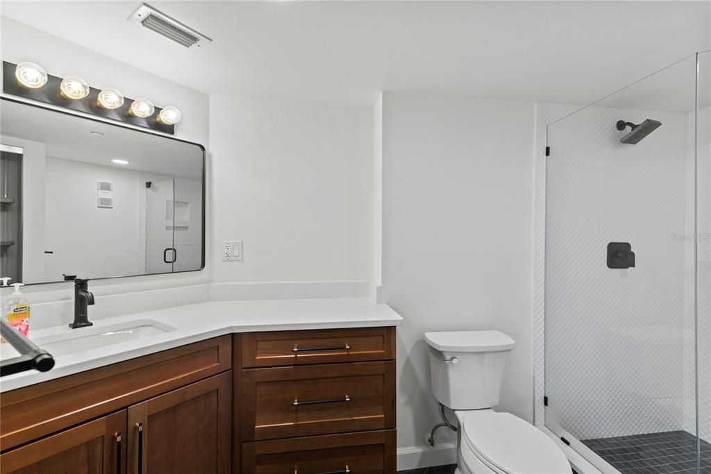 For Sale: $341,500 (2 beds, 2 baths, 1189 Square Feet)