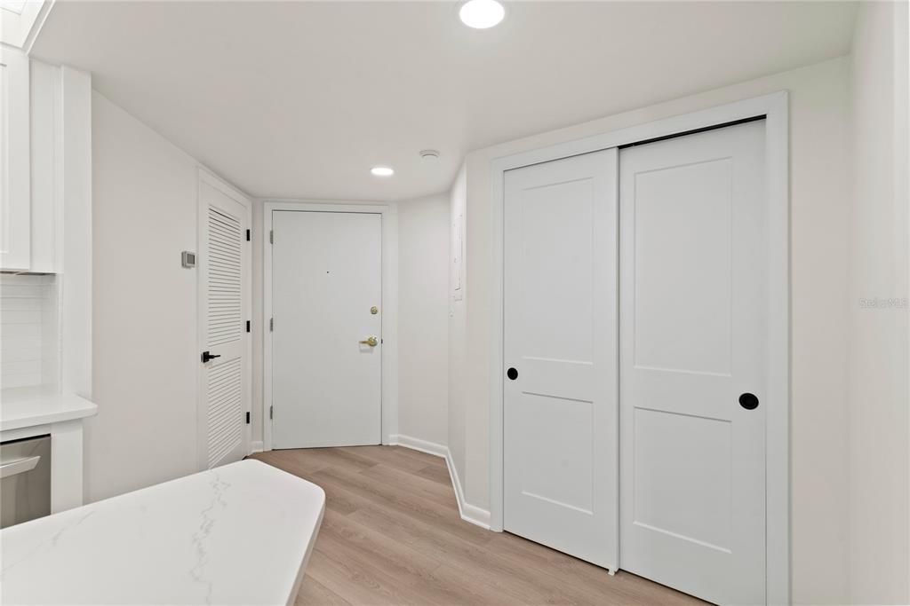 For Sale: $341,500 (2 beds, 2 baths, 1189 Square Feet)