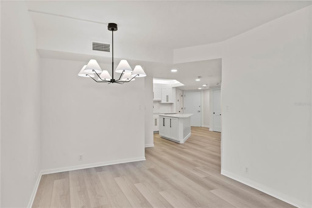 For Sale: $341,500 (2 beds, 2 baths, 1189 Square Feet)