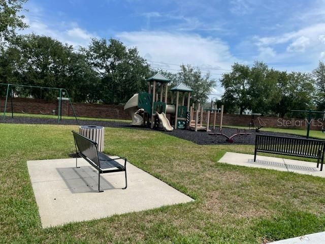 Под контрактом: $369,900 (3 спален, 2 ванн, 1428 Квадратных фут)