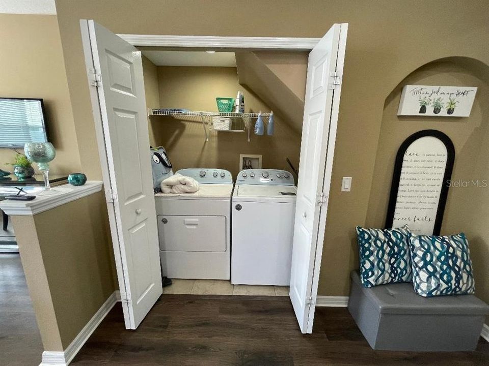 Под контрактом: $369,900 (3 спален, 2 ванн, 1428 Квадратных фут)