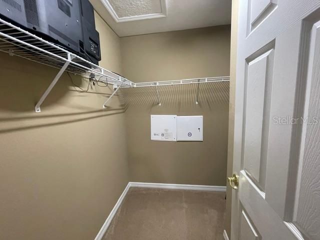 Под контрактом: $369,900 (3 спален, 2 ванн, 1428 Квадратных фут)