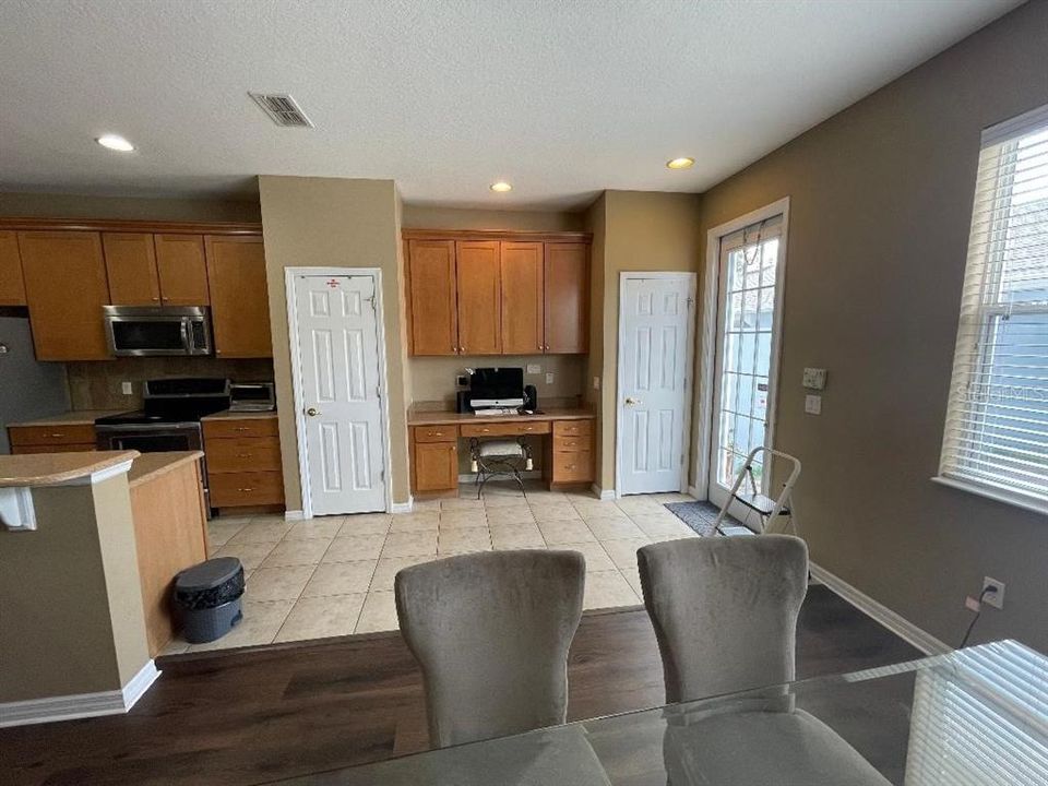 Под контрактом: $369,900 (3 спален, 2 ванн, 1428 Квадратных фут)