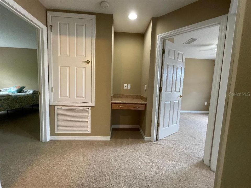 Под контрактом: $369,900 (3 спален, 2 ванн, 1428 Квадратных фут)