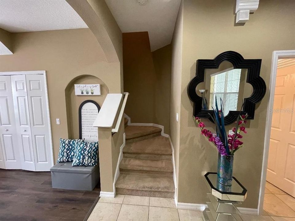 Под контрактом: $369,900 (3 спален, 2 ванн, 1428 Квадратных фут)