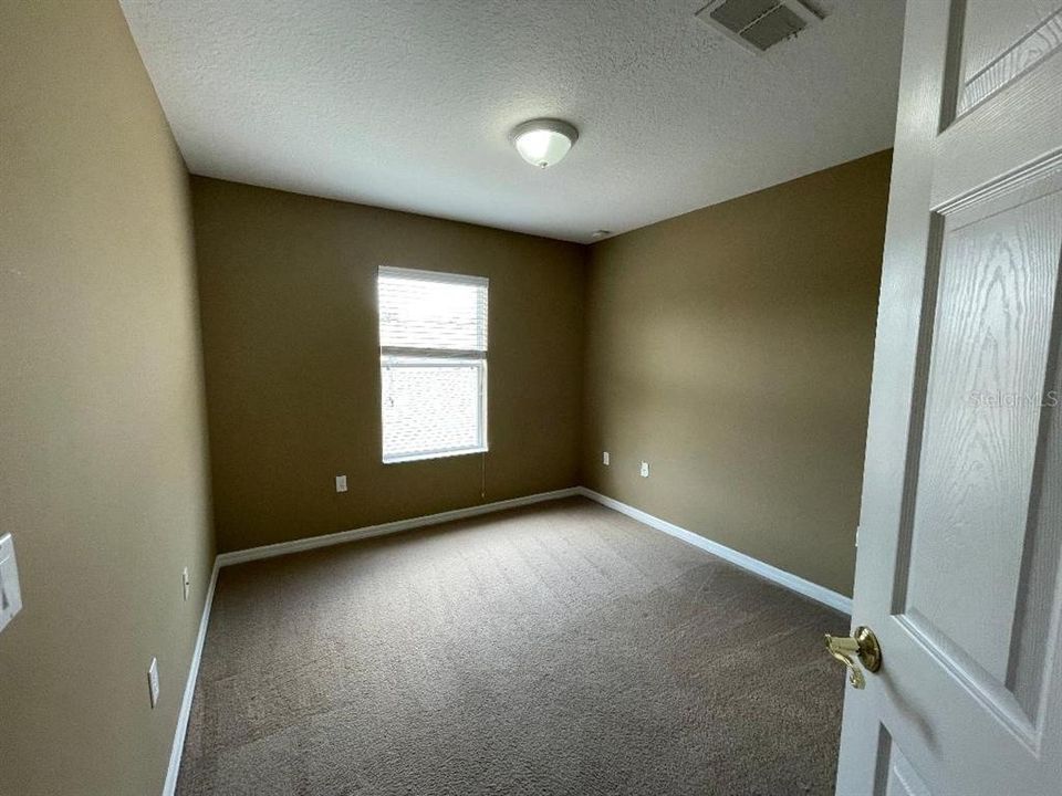 Под контрактом: $369,900 (3 спален, 2 ванн, 1428 Квадратных фут)