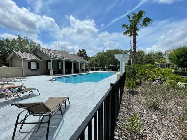 Под контрактом: $369,900 (3 спален, 2 ванн, 1428 Квадратных фут)