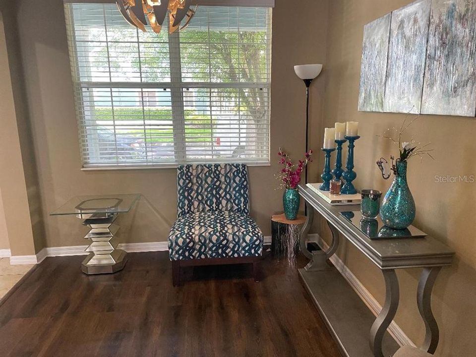 Под контрактом: $369,900 (3 спален, 2 ванн, 1428 Квадратных фут)