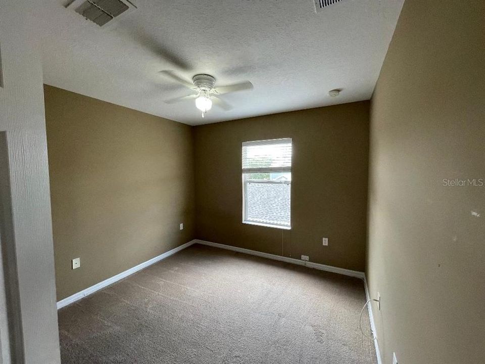 Под контрактом: $369,900 (3 спален, 2 ванн, 1428 Квадратных фут)