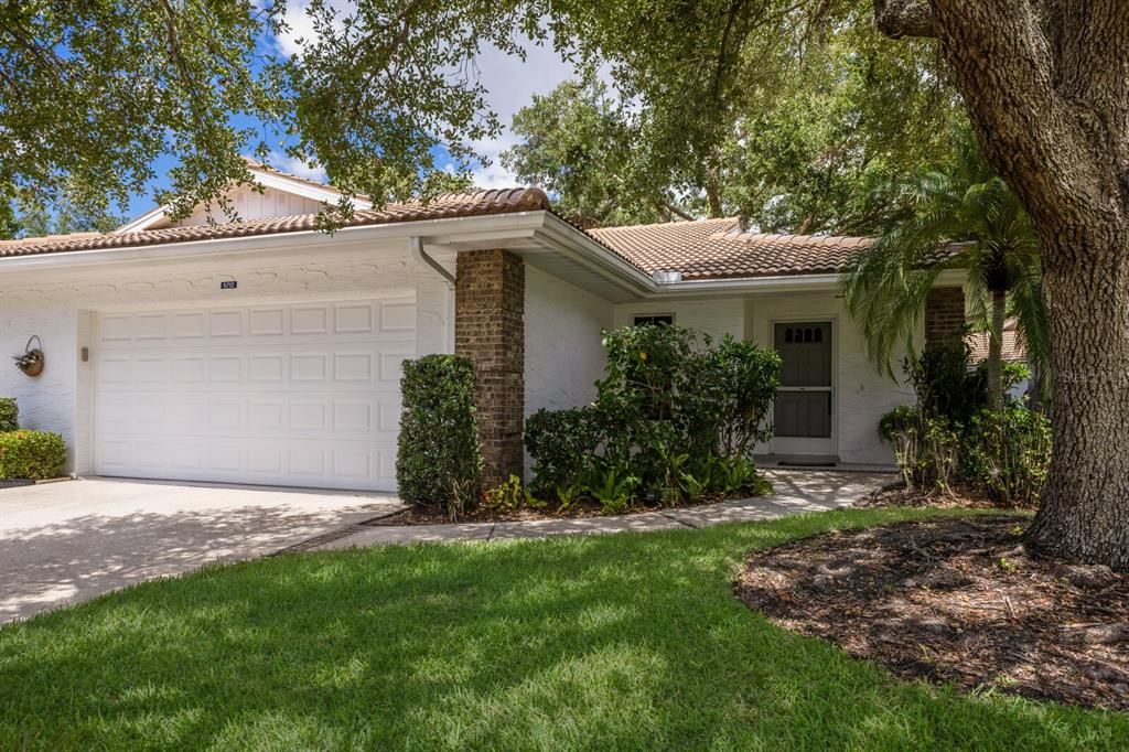 合同活跃: $239,900 (2 贝兹, 2 浴室, 1531 平方英尺)