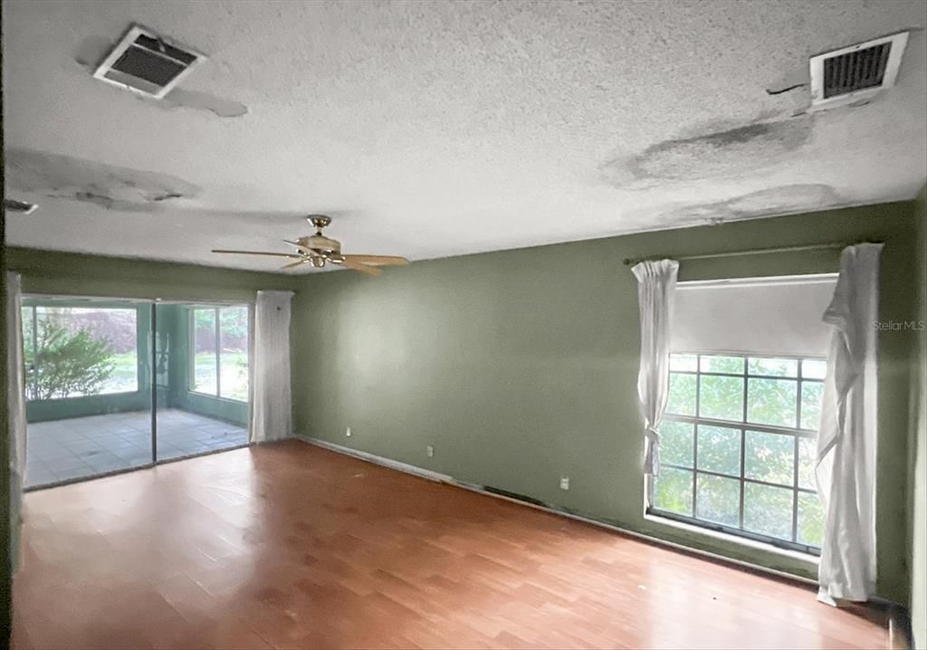 For Sale: $280,000 (3 beds, 2 baths, 2422 Square Feet)