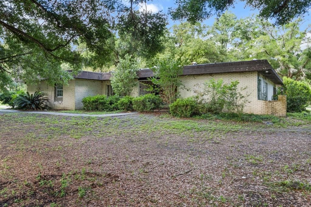 For Sale: $280,000 (3 beds, 2 baths, 2422 Square Feet)