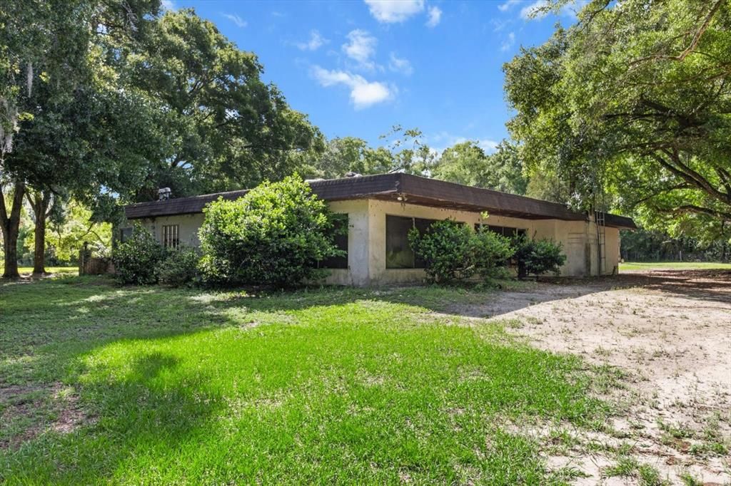 For Sale: $280,000 (3 beds, 2 baths, 2422 Square Feet)