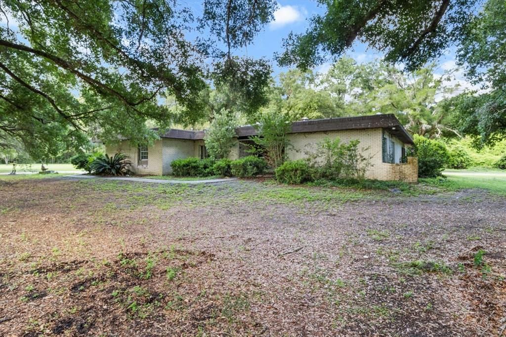 For Sale: $280,000 (3 beds, 2 baths, 2422 Square Feet)