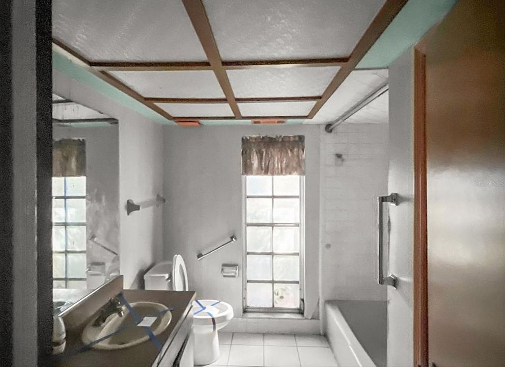 For Sale: $280,000 (3 beds, 2 baths, 2422 Square Feet)