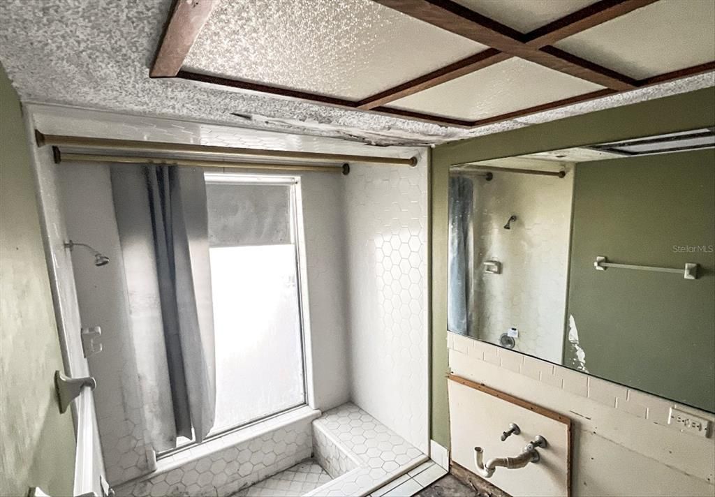 For Sale: $280,000 (3 beds, 2 baths, 2422 Square Feet)