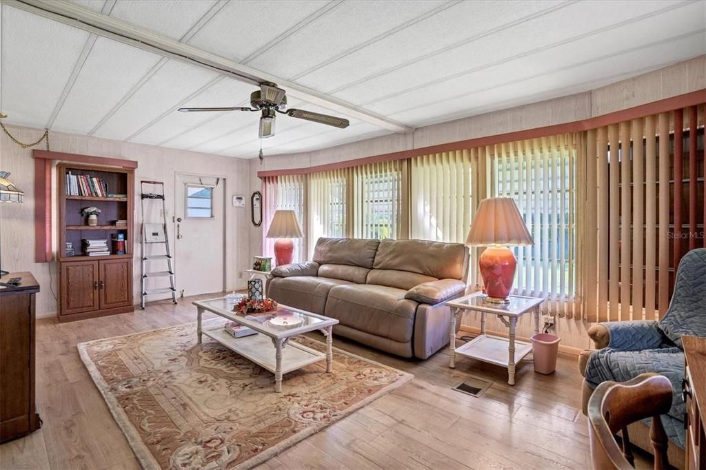 En Venta: $179,000 (2 camas, 2 baños, 1392 Pies cuadrados)