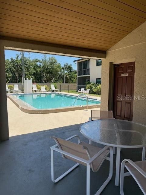 For Sale: $150,000 (1 beds, 1 baths, 734 Square Feet)