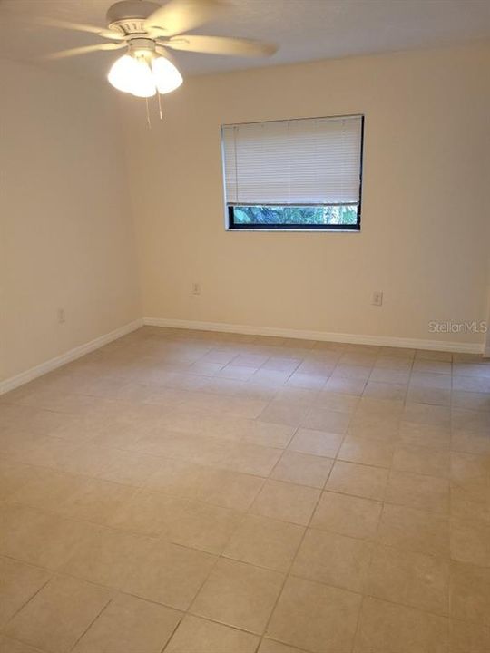 For Sale: $150,000 (1 beds, 1 baths, 734 Square Feet)