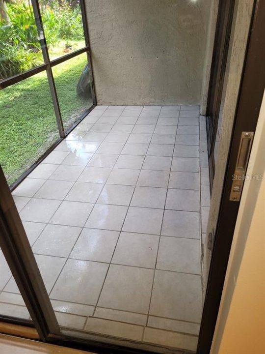 For Sale: $150,000 (1 beds, 1 baths, 734 Square Feet)