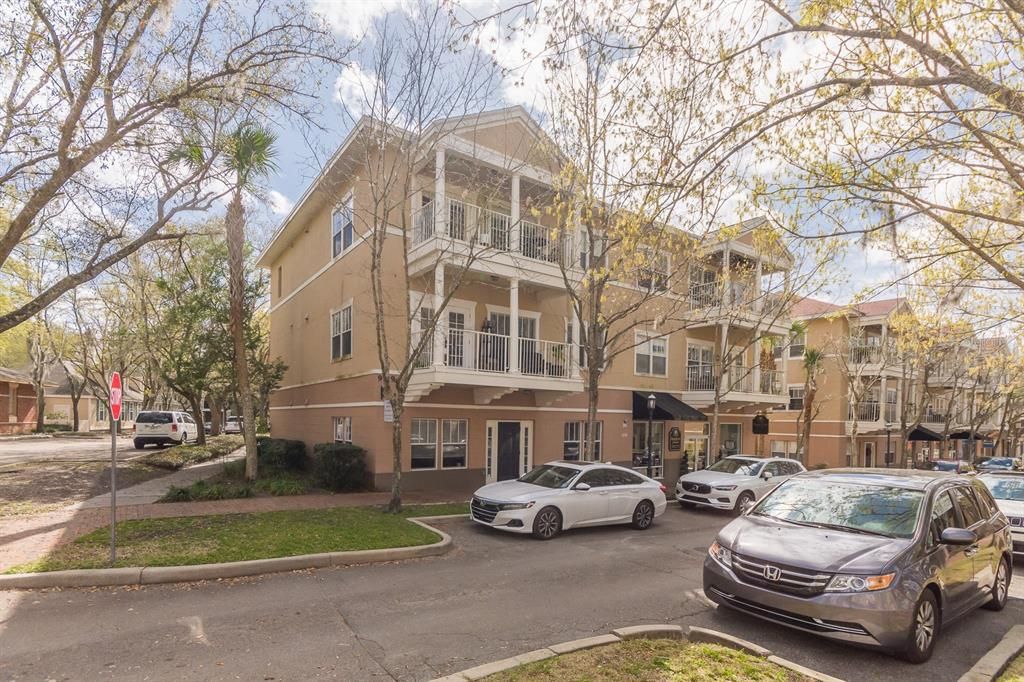 Vendido Recientemente: $175,000 (2 camas, 2 baños, 1093 Pies cuadrados)