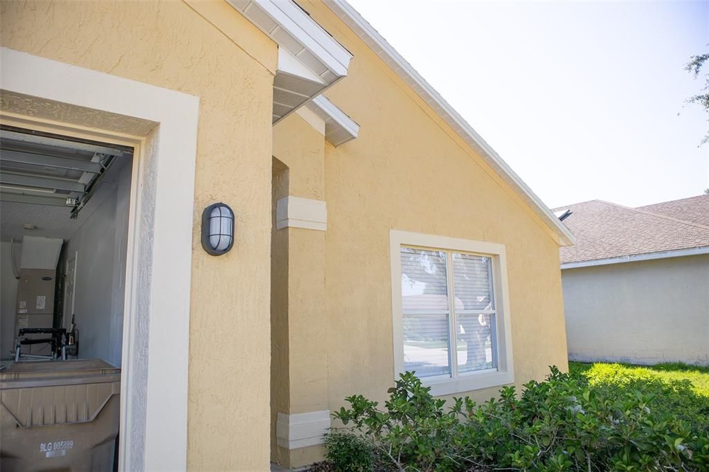 Под контрактом: $319,900 (4 спален, 2 ванн, 1318 Квадратных фут)