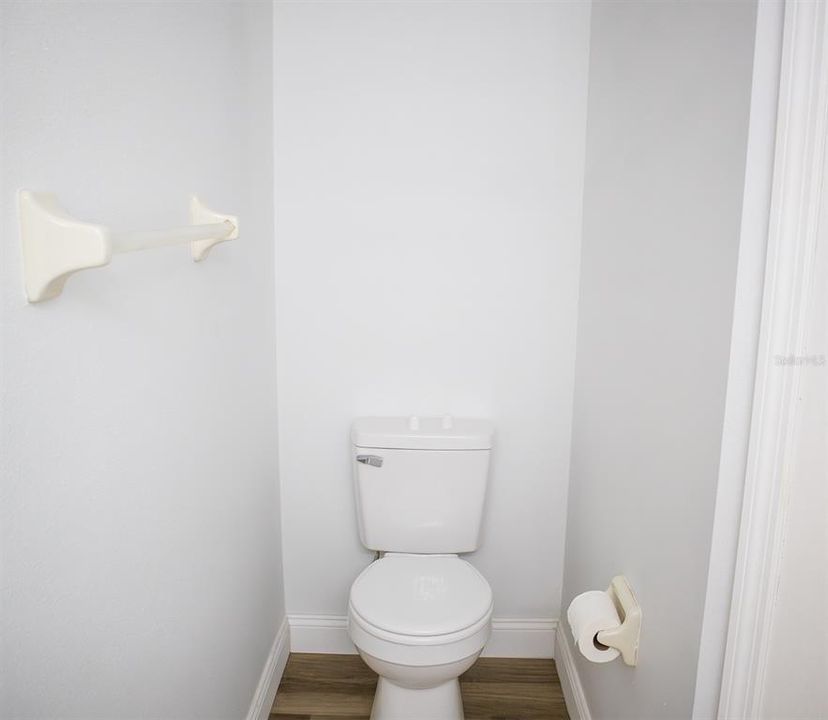 Под контрактом: $319,900 (4 спален, 2 ванн, 1318 Квадратных фут)