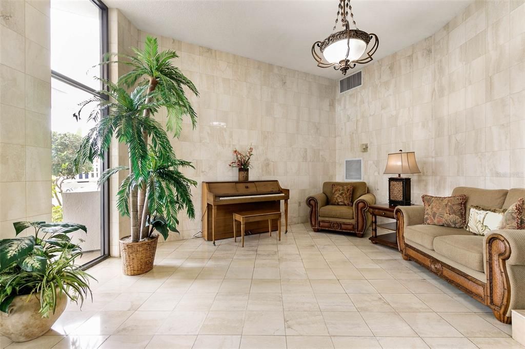 En Venta: $279,000 (2 camas, 2 baños, 1121 Pies cuadrados)