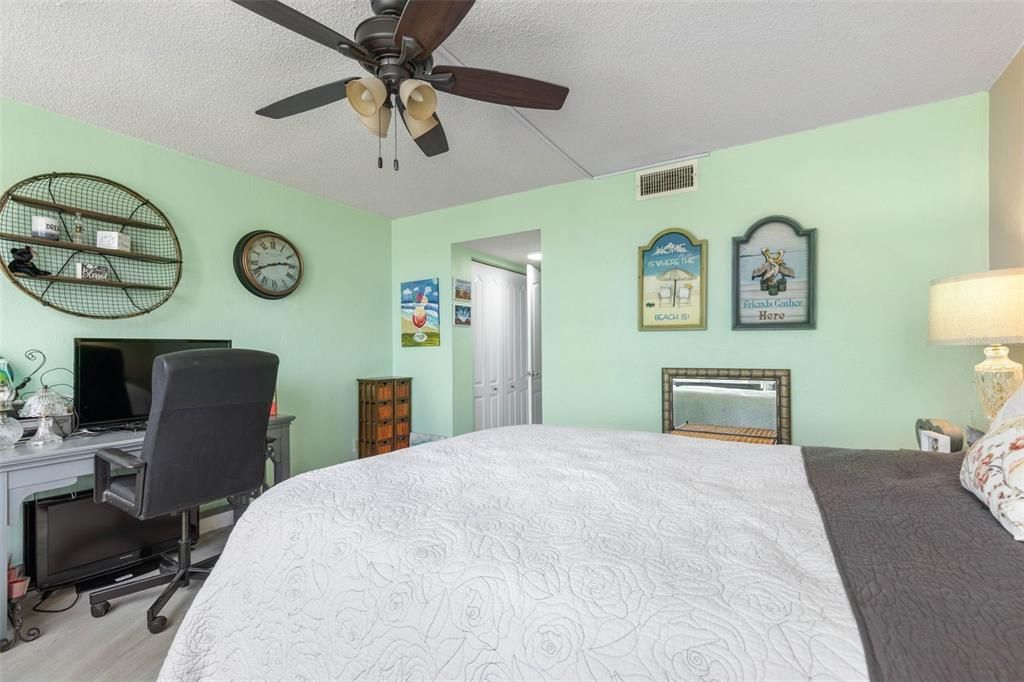 En Venta: $279,000 (2 camas, 2 baños, 1121 Pies cuadrados)