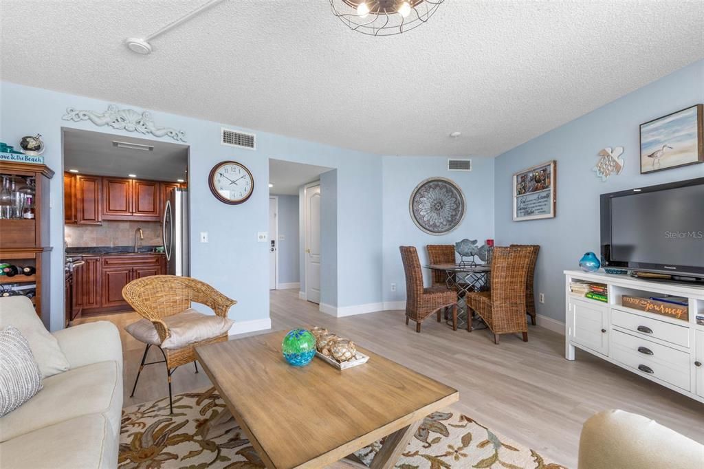 En Venta: $279,000 (2 camas, 2 baños, 1121 Pies cuadrados)