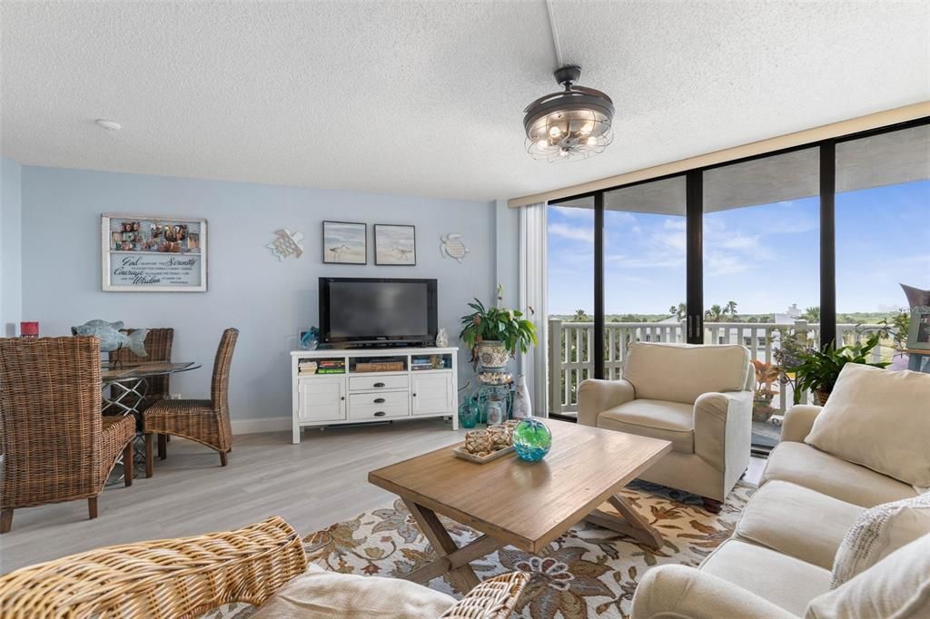 En Venta: $279,000 (2 camas, 2 baños, 1121 Pies cuadrados)