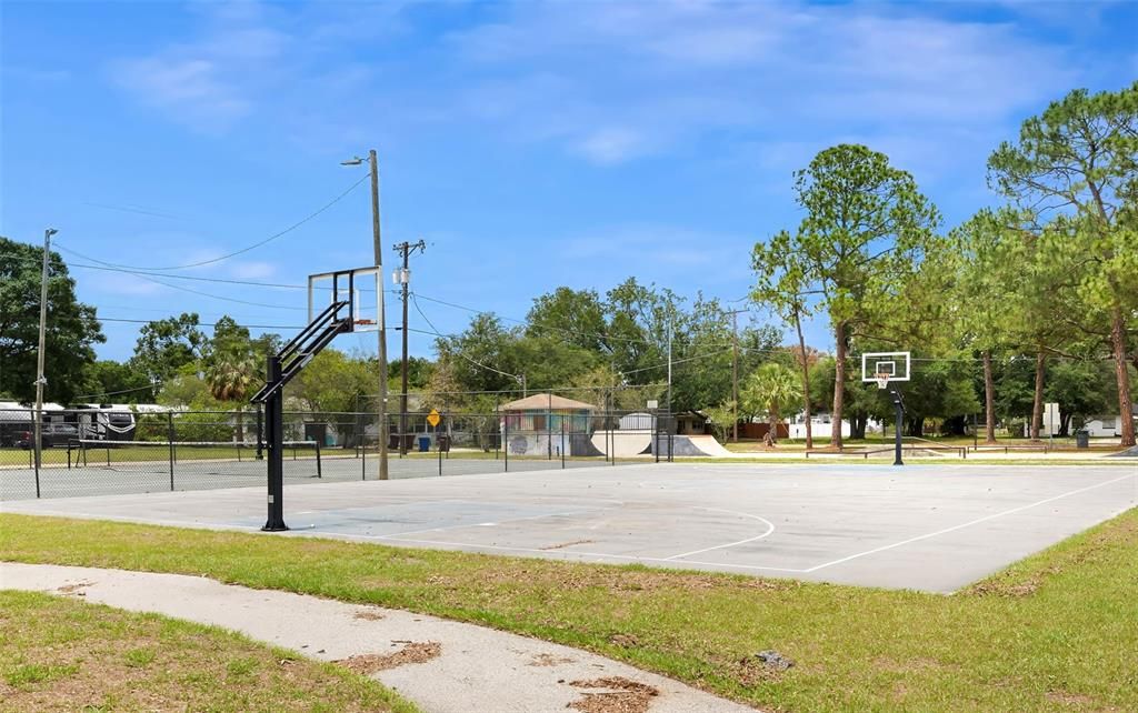 合同活跃: $250,000 (3 贝兹, 2 浴室, 1550 平方英尺)