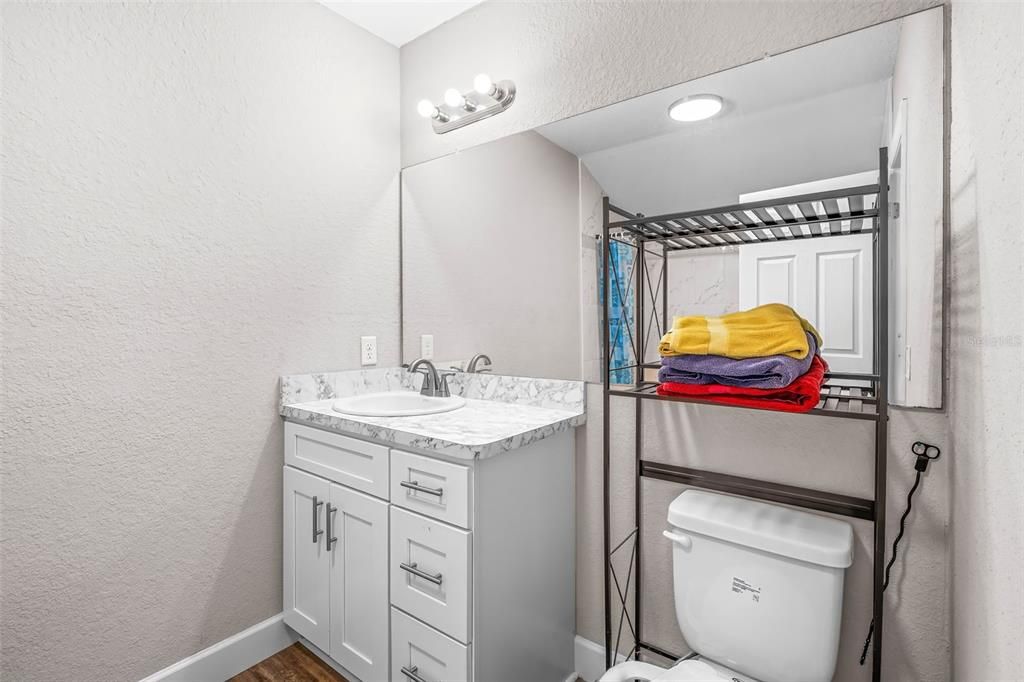 合同活跃: $250,000 (3 贝兹, 2 浴室, 1550 平方英尺)