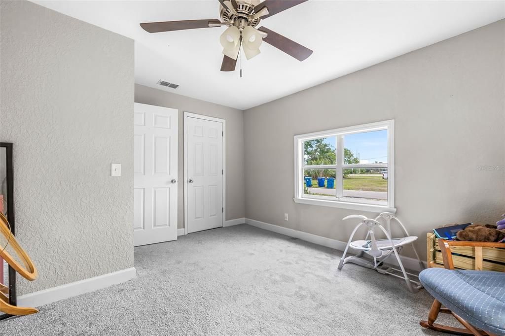 合同活跃: $250,000 (3 贝兹, 2 浴室, 1550 平方英尺)